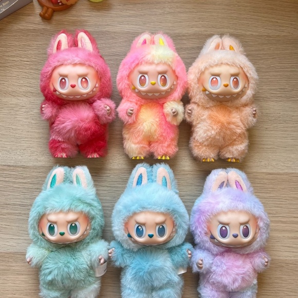 Labubu V3 Big Into Energy - Picture 3 of 8